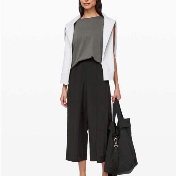 Lululemon wanderer culottes black size 4 - Picture 3 of 6